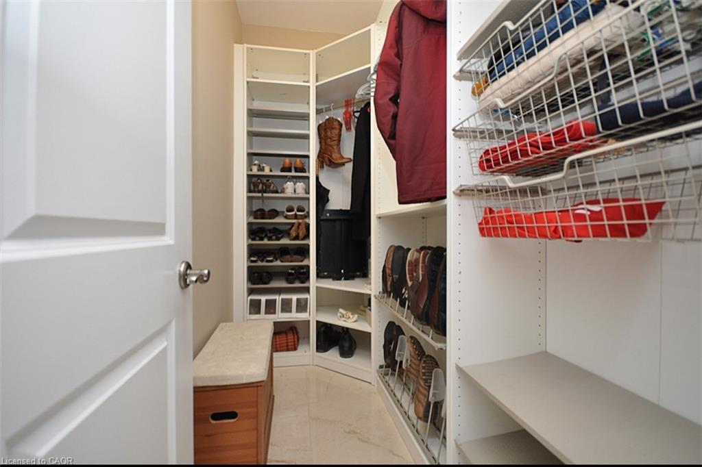 225 Forestwood Drive, Oakville, ON - Indoor Photo Showing Laundry Room