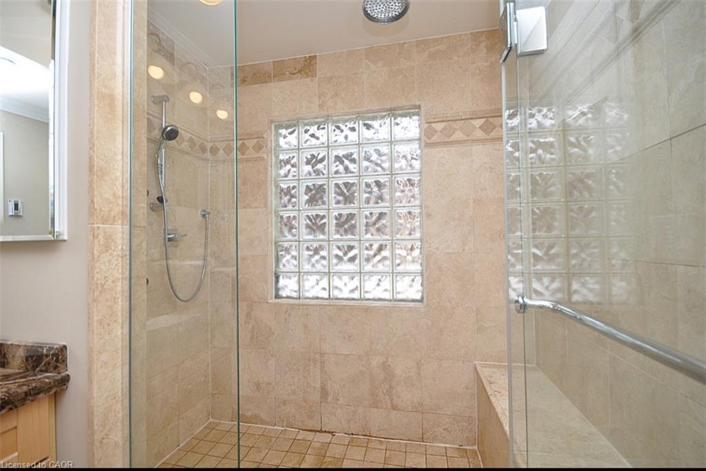 225 Forestwood Drive, Oakville, ON - Indoor Photo Showing Bathroom