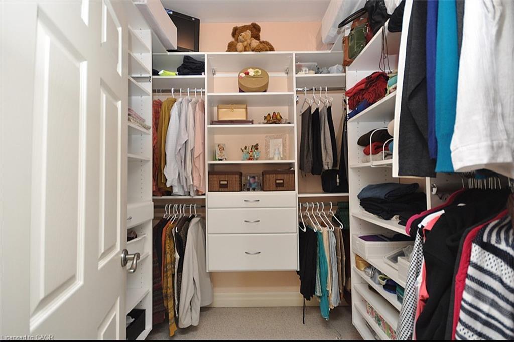 225 Forestwood Drive, Oakville, ON - Indoor Photo Showing Bathroom