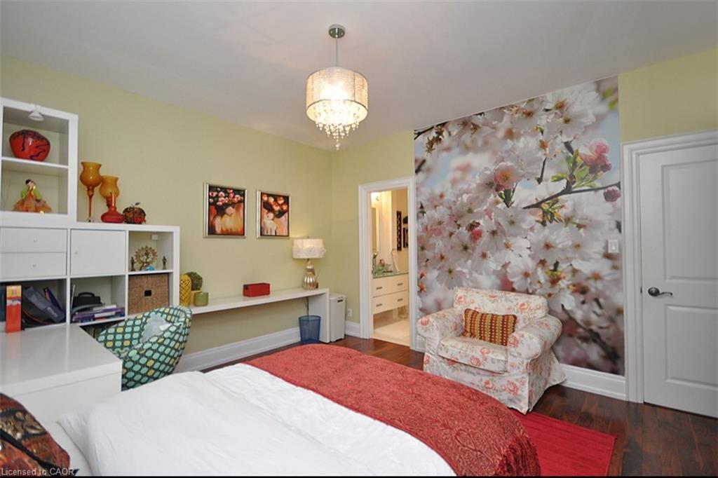 225 Forestwood Drive, Oakville, ON - Indoor Photo Showing Bedroom