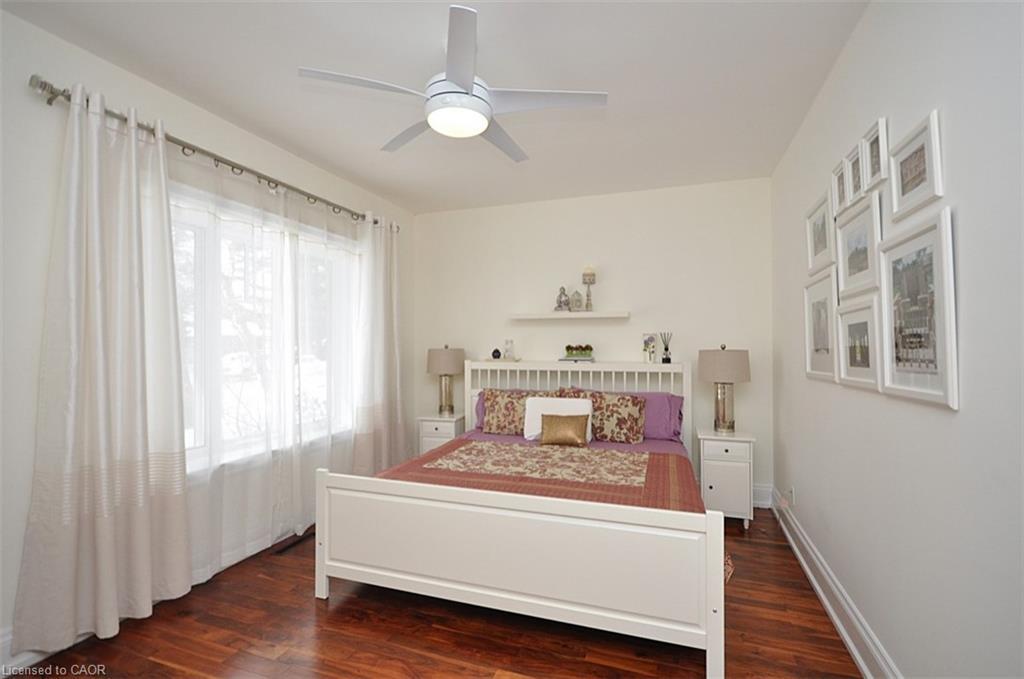 225 Forestwood Drive, Oakville, ON - Indoor Photo Showing Bedroom