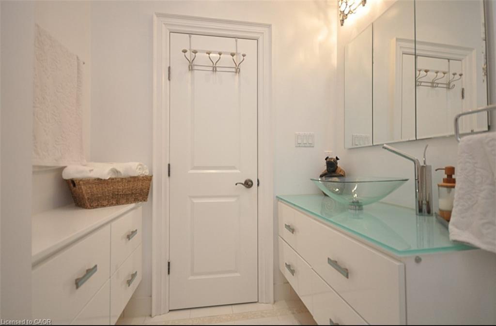 225 Forestwood Drive, Oakville, ON - Indoor Photo Showing Bedroom