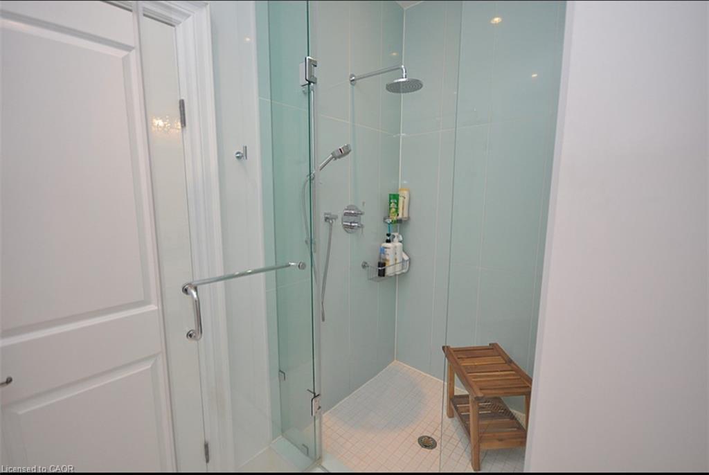 225 Forestwood Drive, Oakville, ON - Indoor Photo Showing Bathroom