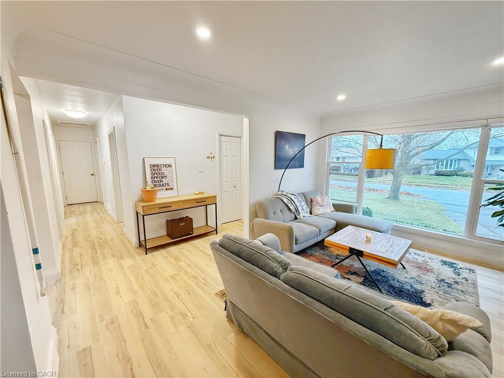 A-31 Clearview Drive, Cambridge, ON - Indoor Photo Showing Living Room