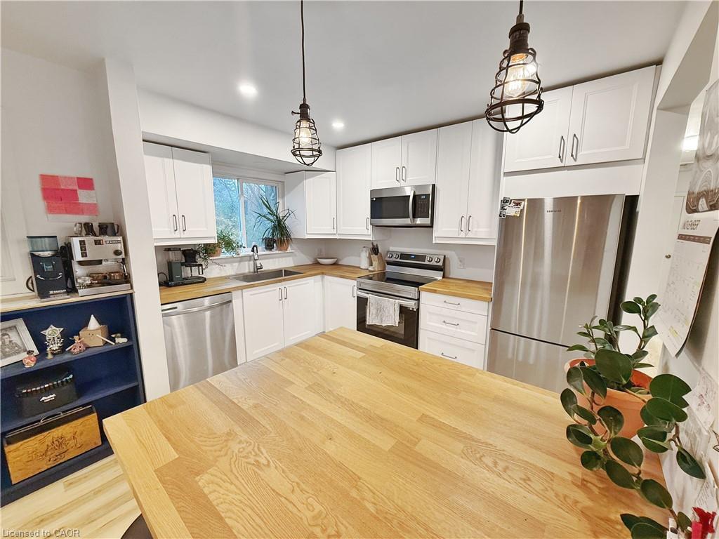 A-31 Clearview Drive, Cambridge, ON - Indoor Photo Showing Kitchen