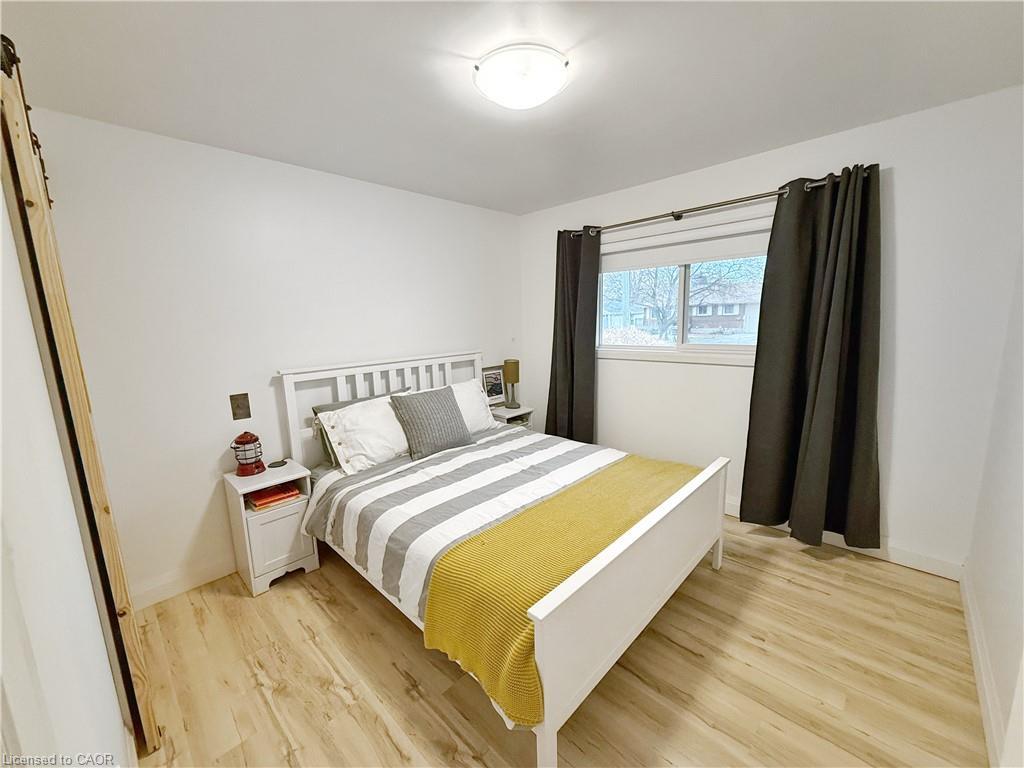 A-31 Clearview Drive, Cambridge, ON - Indoor Photo Showing Bedroom
