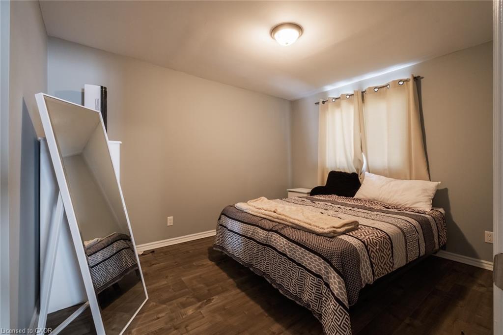 404 Queensway W, Simcoe, ON - Indoor Photo Showing Bedroom