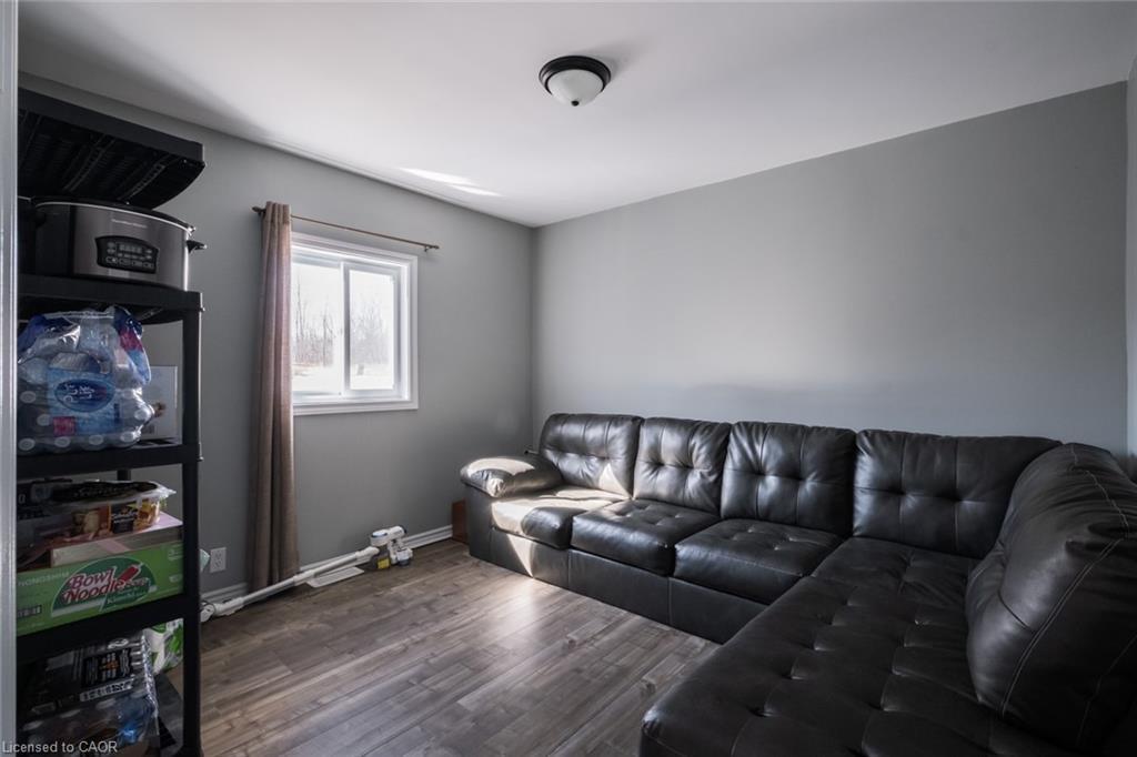 404 Queensway W, Simcoe, ON - Indoor Photo Showing Living Room