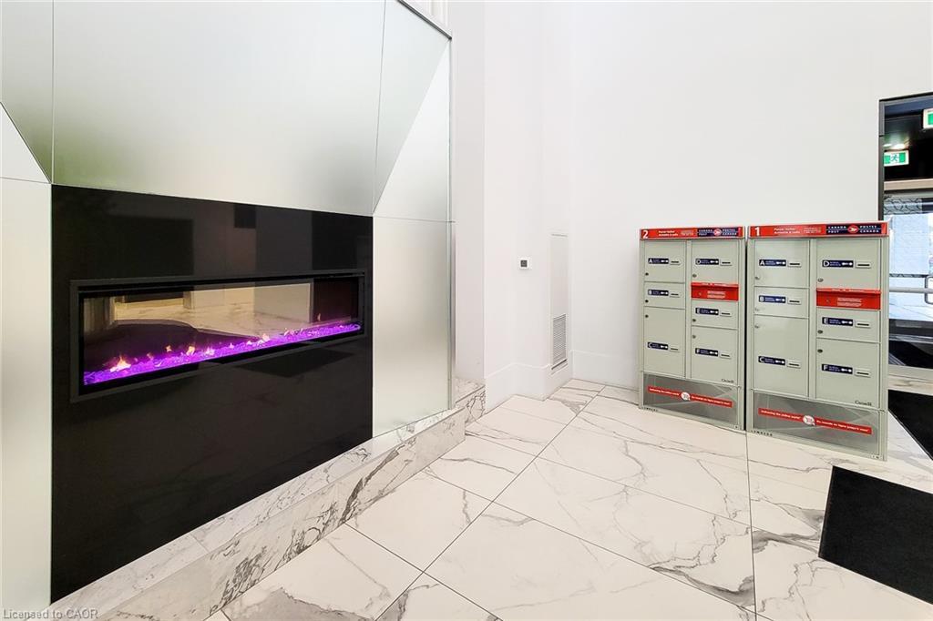 810-16 Concord Place, Grimsby, ON - Indoor