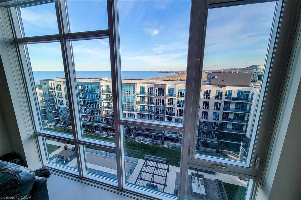 810-16 Concord Place, Grimsby, ON - Indoor Photo Showing Other Room