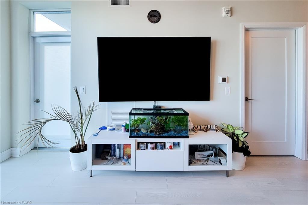 810-16 Concord Place, Grimsby, ON - Indoor