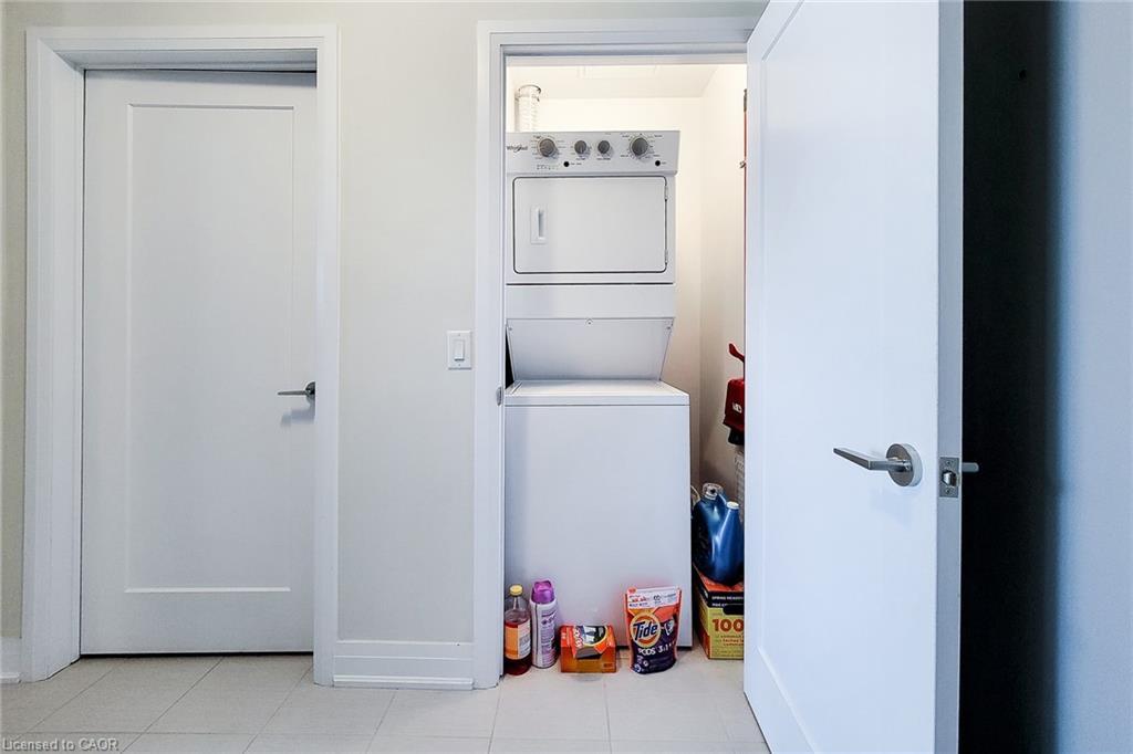 810-16 Concord Place, Grimsby, ON - Indoor Photo Showing Laundry Room