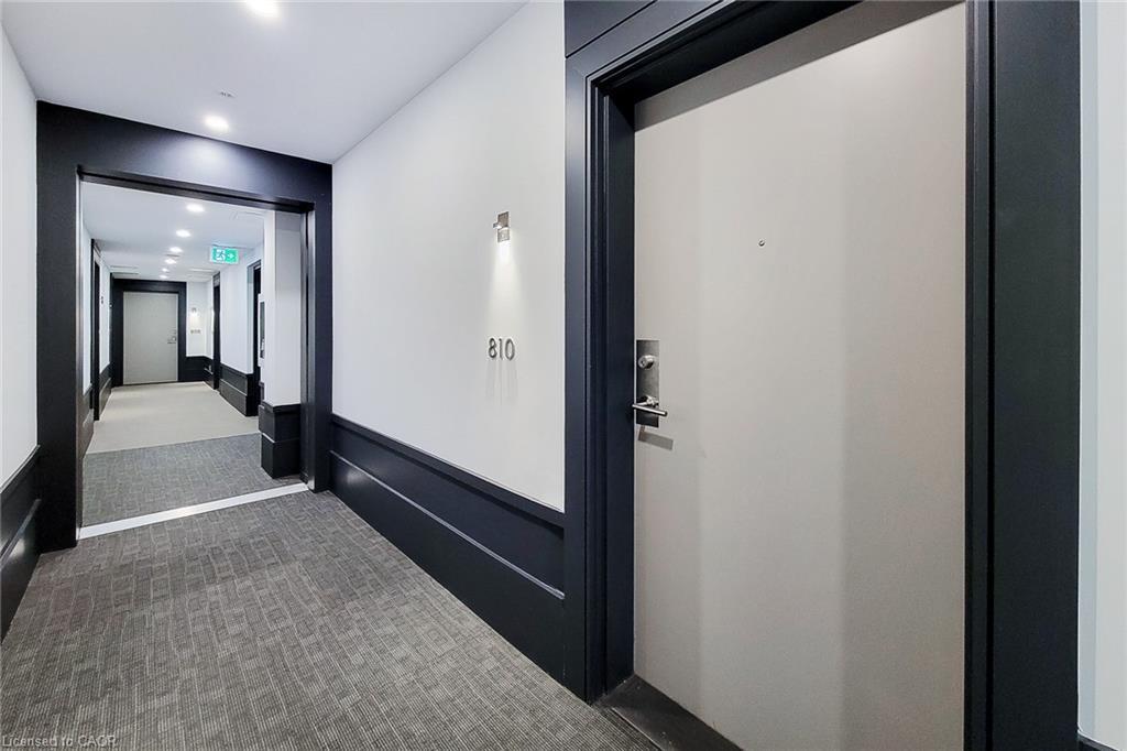 810-16 Concord Place, Grimsby, ON - Indoor Photo Showing Other Room