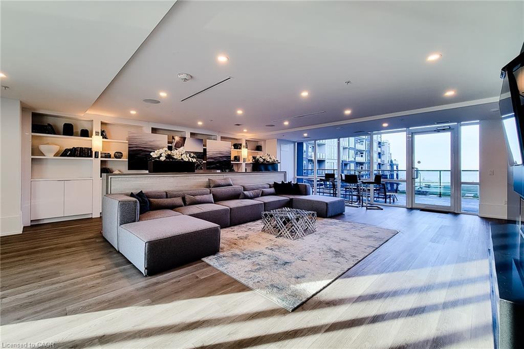 810-16 Concord Place, Grimsby, ON - Indoor