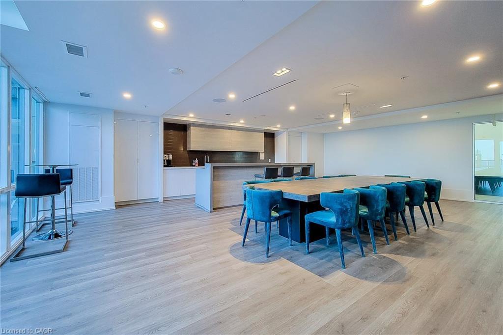 810-16 Concord Place, Grimsby, ON - Indoor