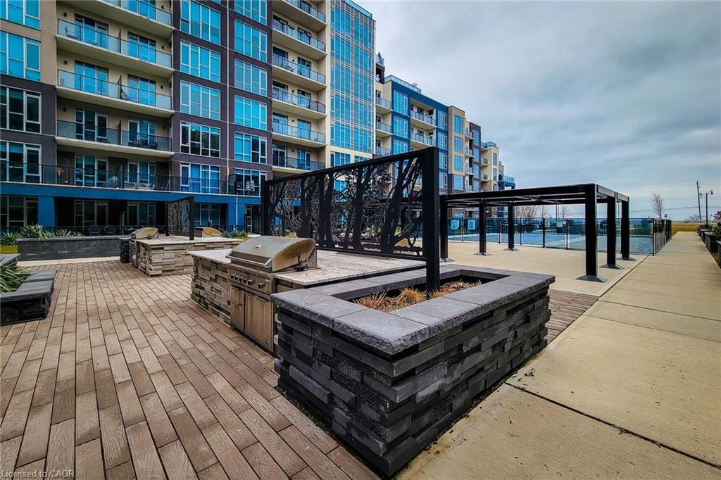 810-16 Concord Place, Grimsby, ON - Outdoor