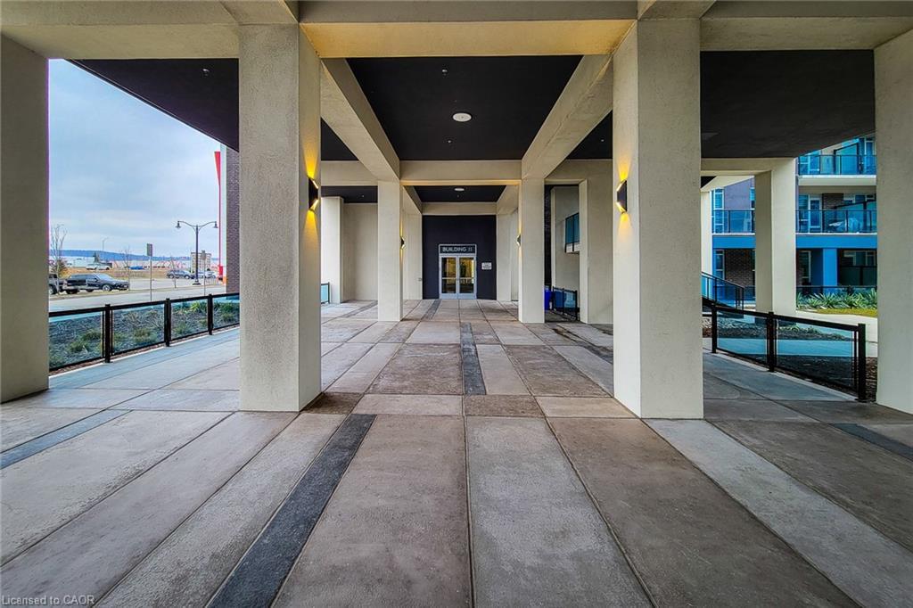 810-16 Concord Place, Grimsby, ON - Outdoor