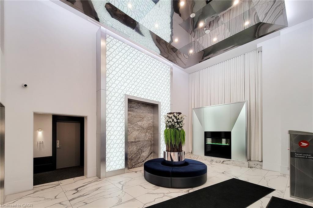 810-16 Concord Place, Grimsby, ON - Indoor Photo Showing Other Room