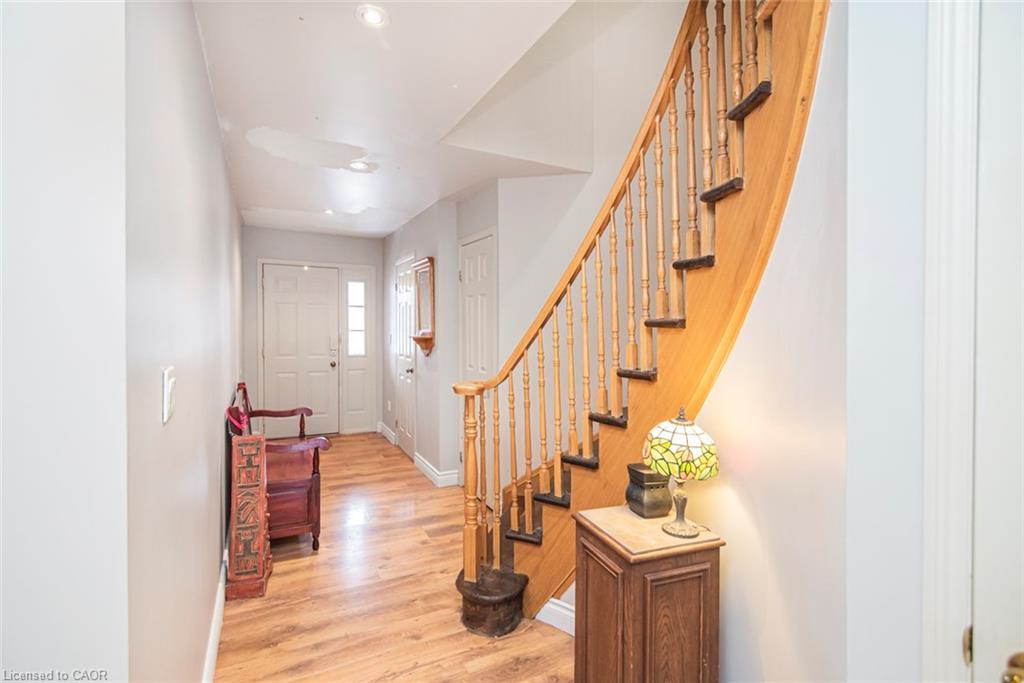 28 Perthshire Court, Hamilton, ON - Indoor Photo Showing Other Room