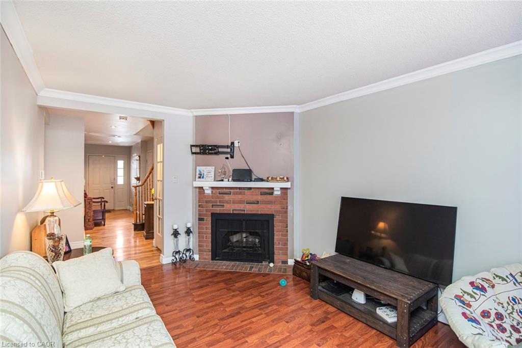 28 Perthshire Court, Hamilton, ON - Indoor Photo Showing Living Room With Fireplace
