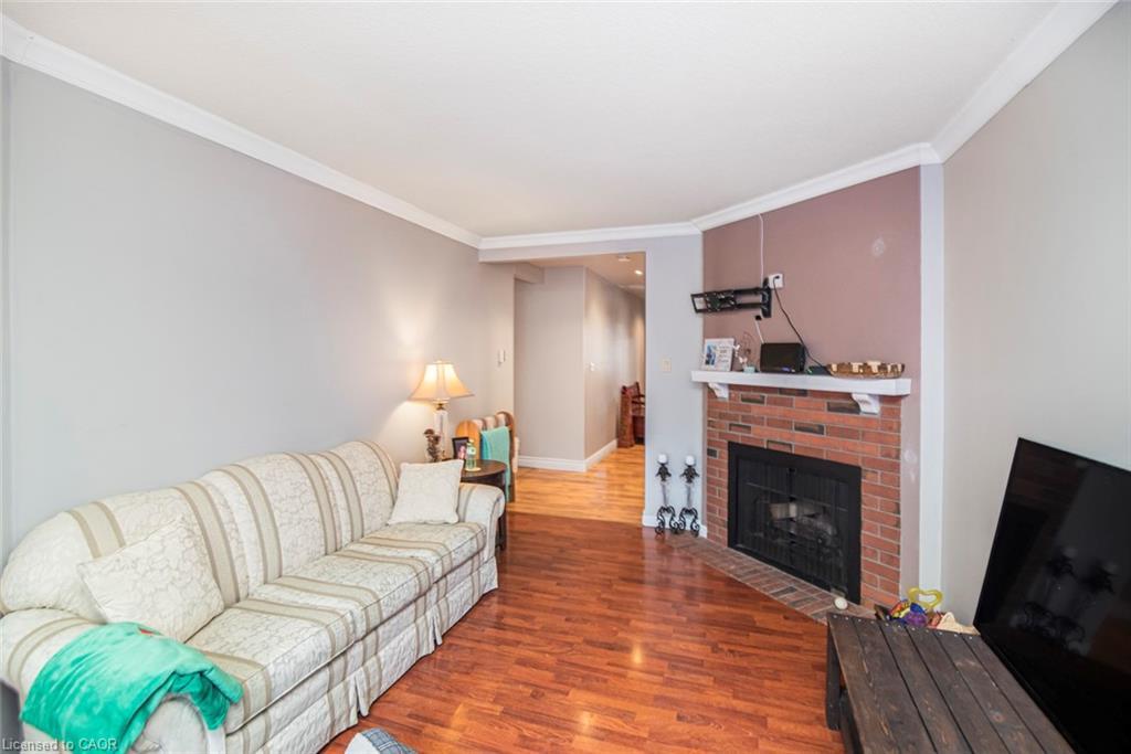 28 Perthshire Court, Hamilton, ON - Indoor Photo Showing Living Room With Fireplace