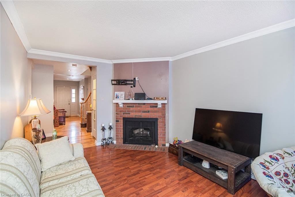 28 Perthshire Court, Hamilton, ON - Indoor Photo Showing Living Room With Fireplace