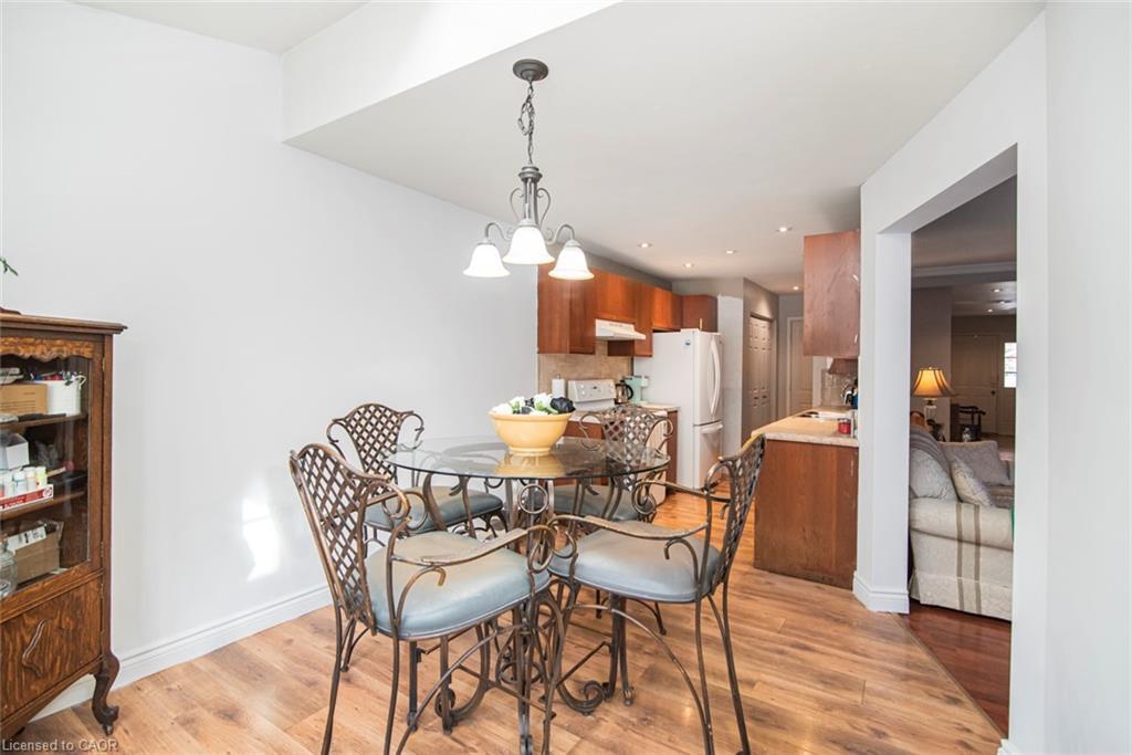 28 Perthshire Court, Hamilton, ON - Indoor Photo Showing Dining Room