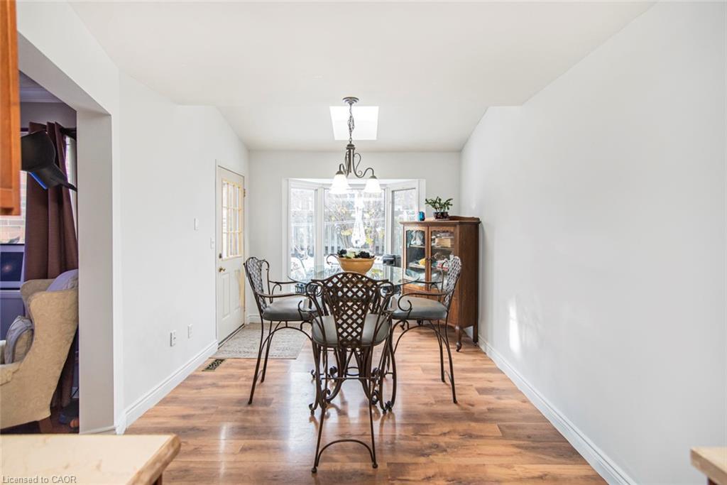 28 Perthshire Court, Hamilton, ON - Indoor Photo Showing Dining Room