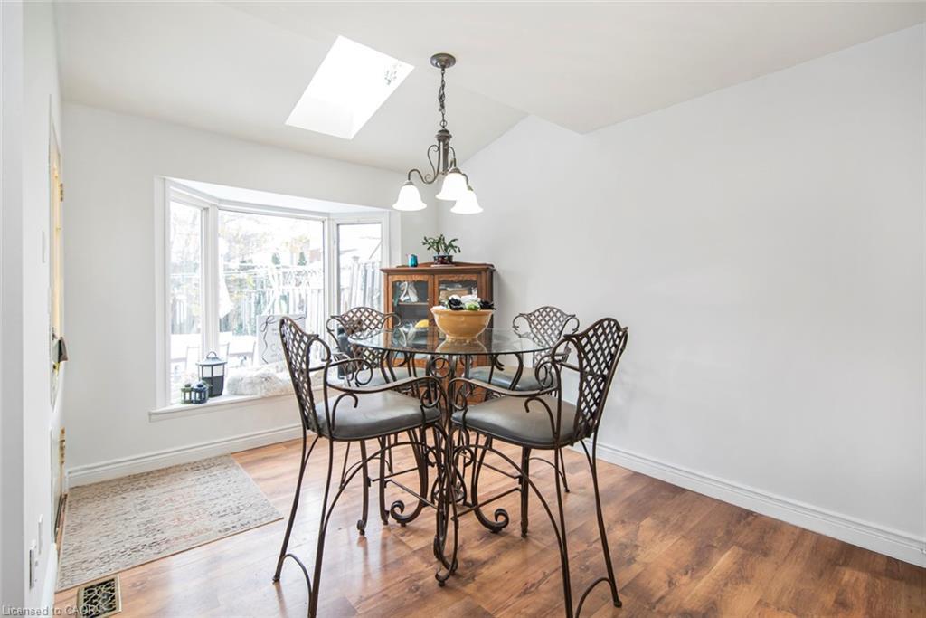 28 Perthshire Court, Hamilton, ON - Indoor Photo Showing Dining Room
