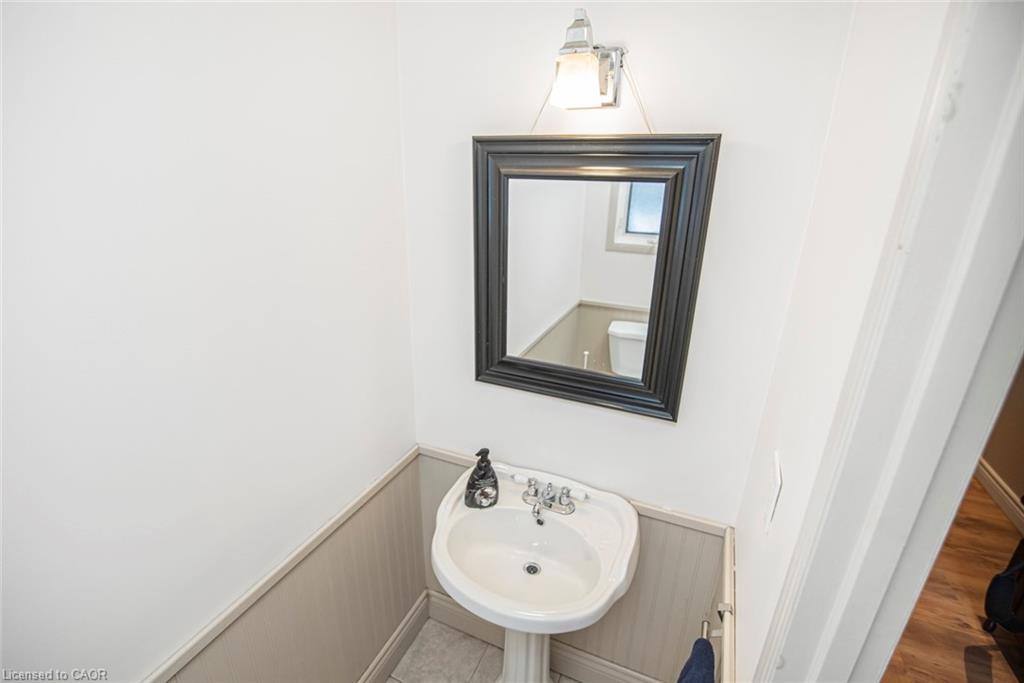 28 Perthshire Court, Hamilton, ON - Indoor Photo Showing Bathroom