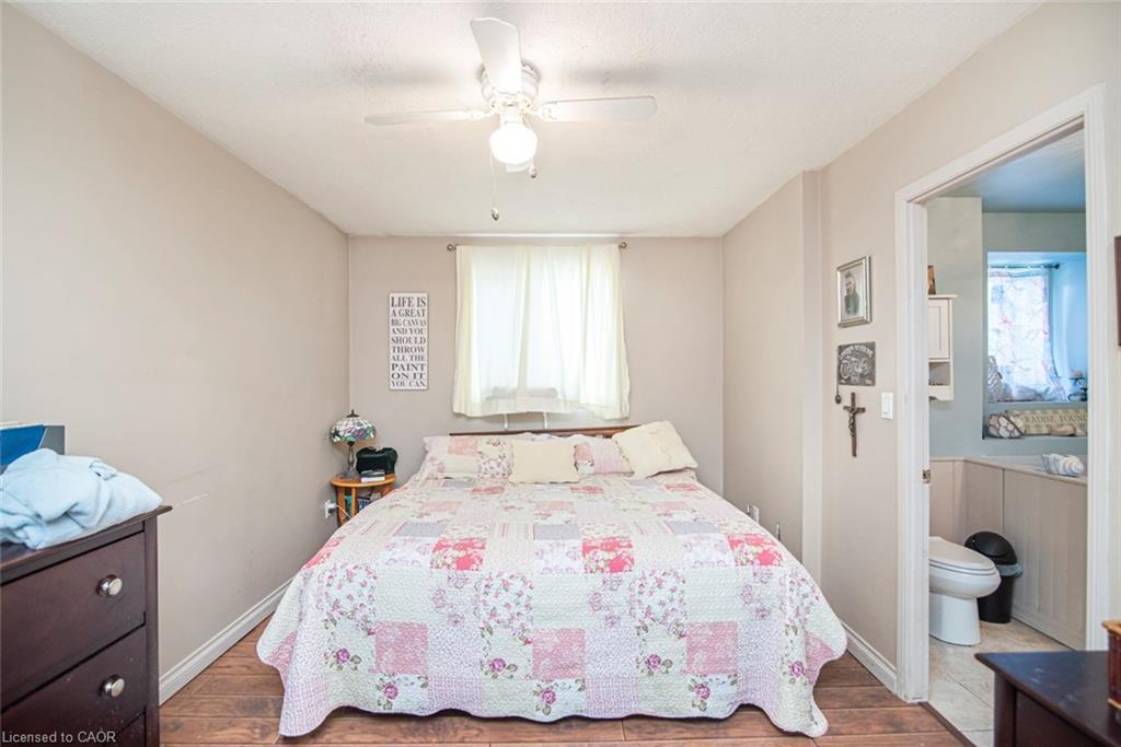 28 Perthshire Court, Hamilton, ON - Indoor Photo Showing Bedroom