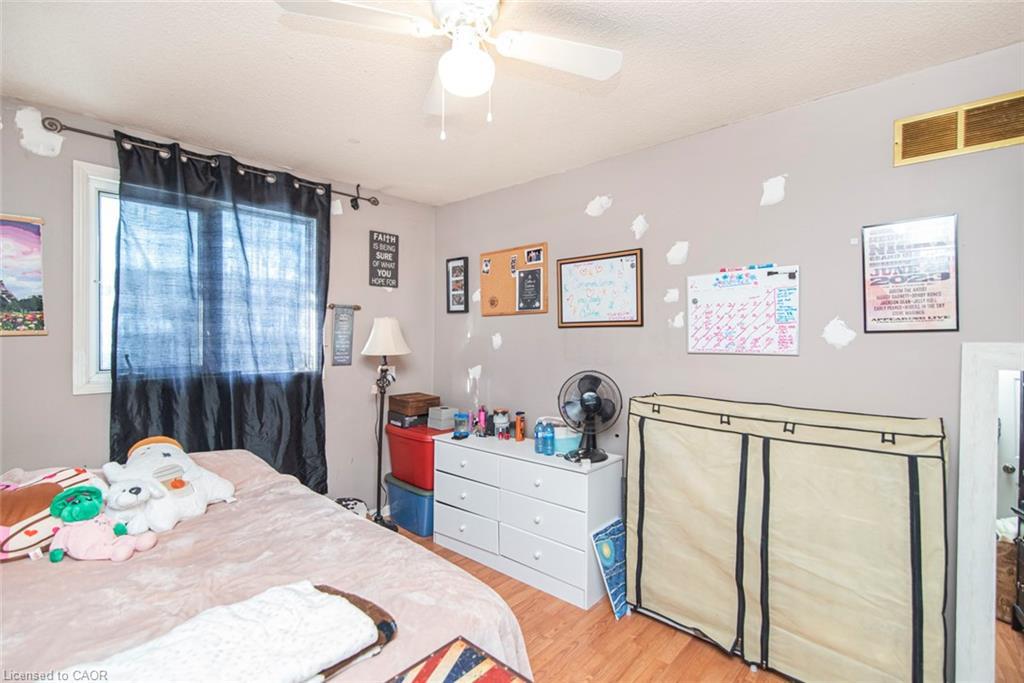 28 Perthshire Court, Hamilton, ON - Indoor Photo Showing Bedroom