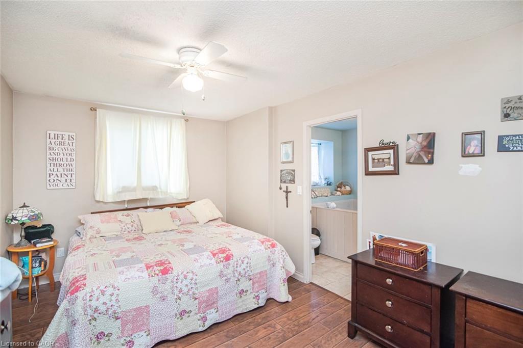 28 Perthshire Court, Hamilton, ON - Indoor Photo Showing Bedroom