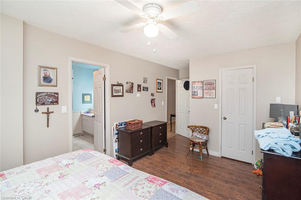 28 Perthshire Court, Hamilton, ON - Indoor Photo Showing Bedroom