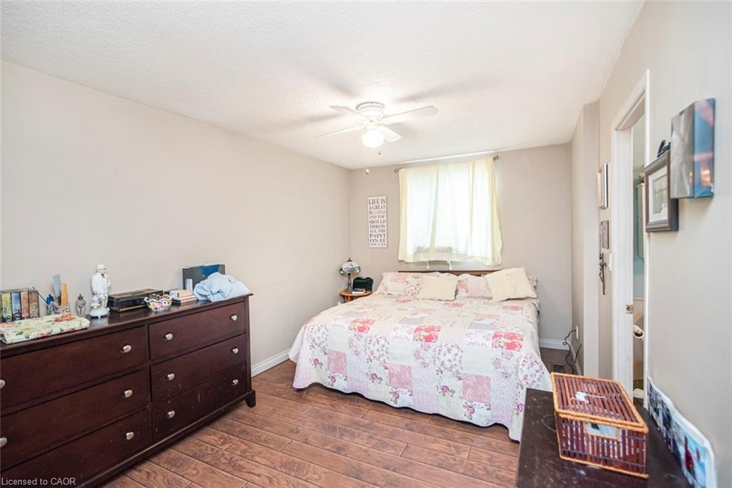 28 Perthshire Court, Hamilton, ON - Indoor Photo Showing Bedroom