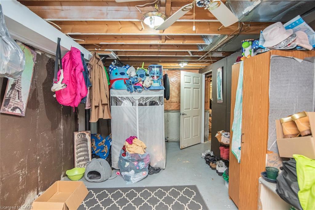 28 Perthshire Court, Hamilton, ON - Indoor Photo Showing Other Room