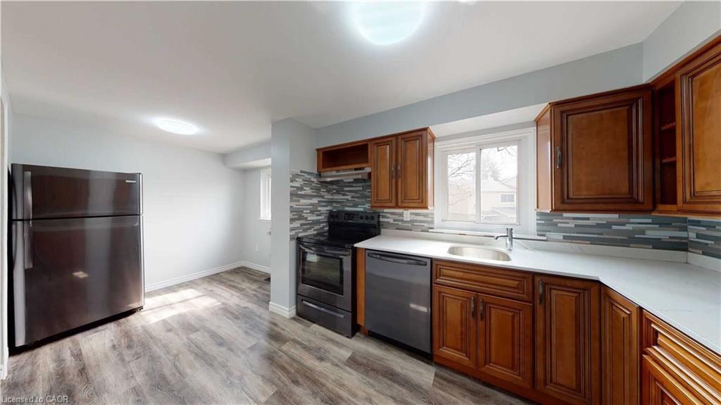 43-51 Paulander Drive, Kitchener, ON - Indoor Photo Showing Kitchen