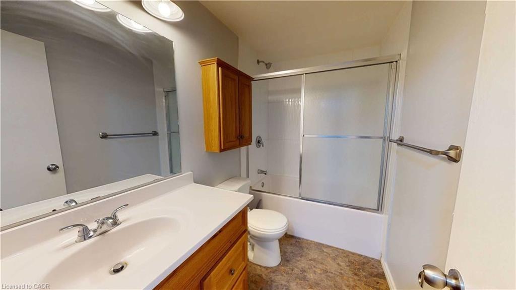 43-51 Paulander Drive, Kitchener, ON - Indoor Photo Showing Bathroom