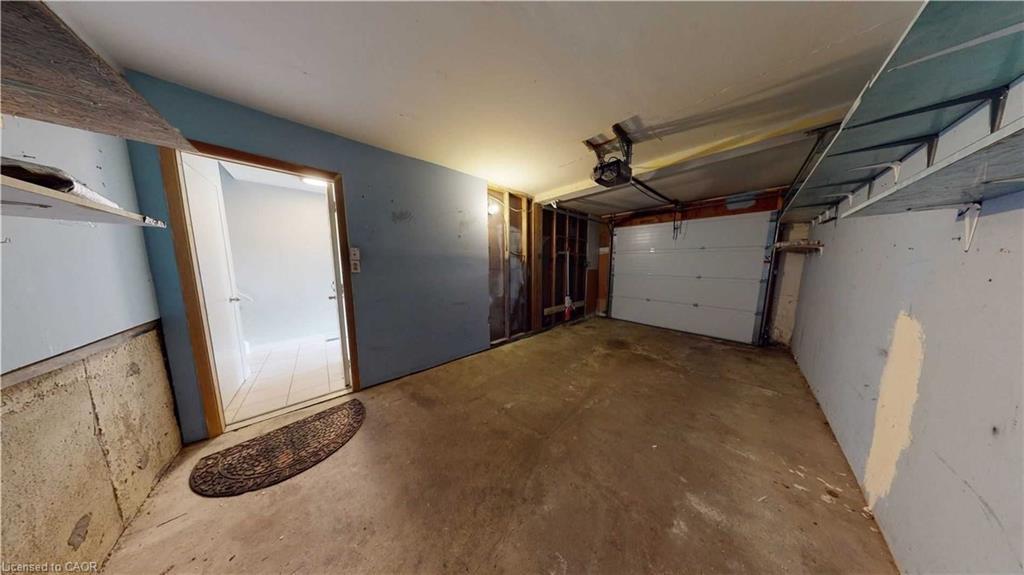 43-51 Paulander Drive, Kitchener, ON - Indoor Photo Showing Garage