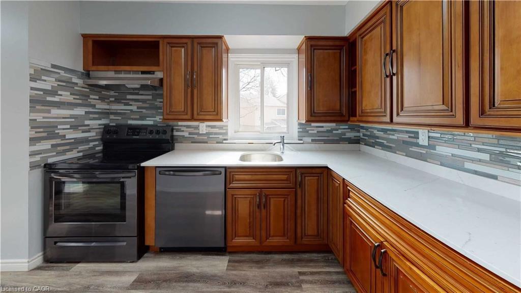 43-51 Paulander Drive, Kitchener, ON - Indoor Photo Showing Kitchen