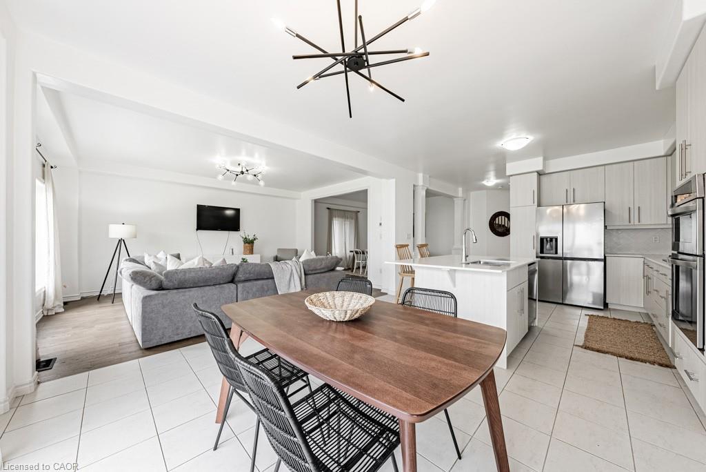 462 Blackburn Drive, Brantford, ON - Indoor Photo Showing Dining Room