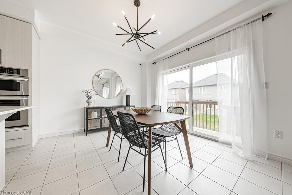 462 Blackburn Drive, Brantford, ON - Indoor Photo Showing Dining Room