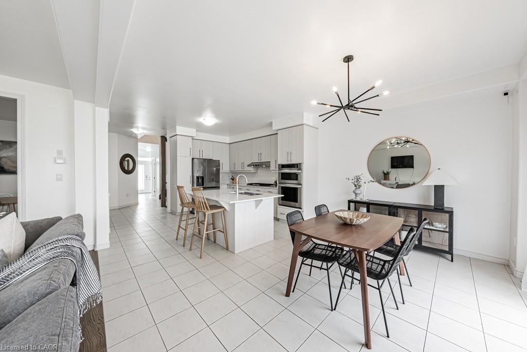 462 Blackburn Drive, Brantford, ON - Indoor Photo Showing Dining Room