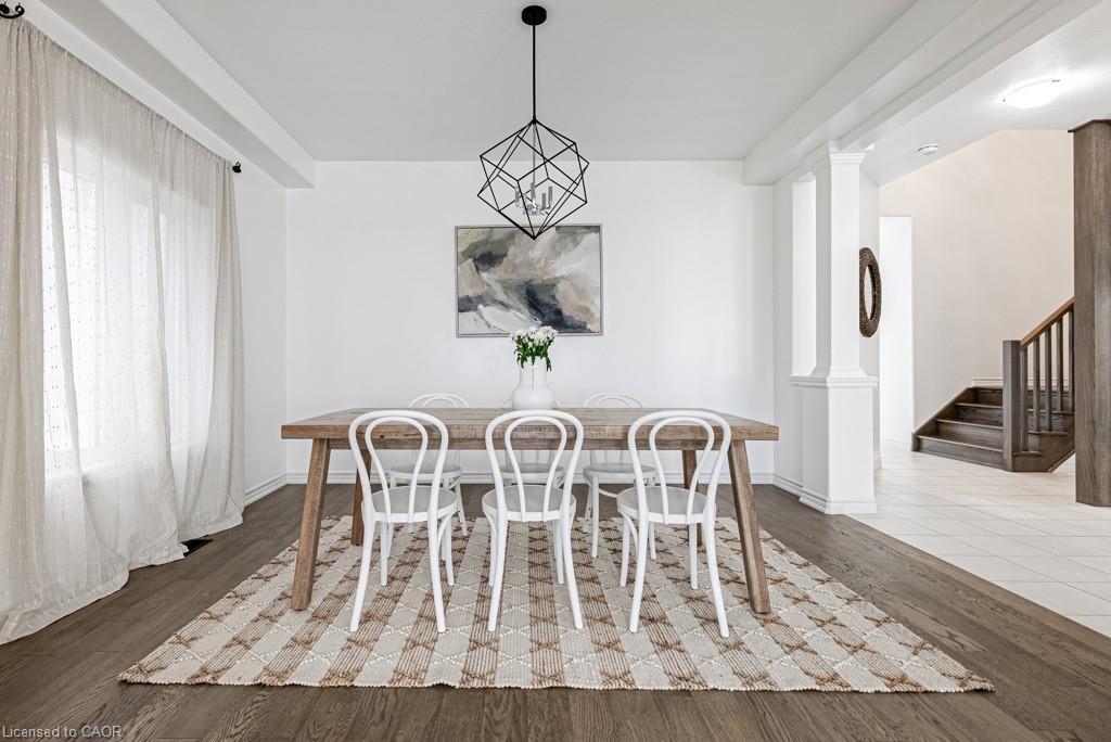 462 Blackburn Drive, Brantford, ON - Indoor Photo Showing Dining Room