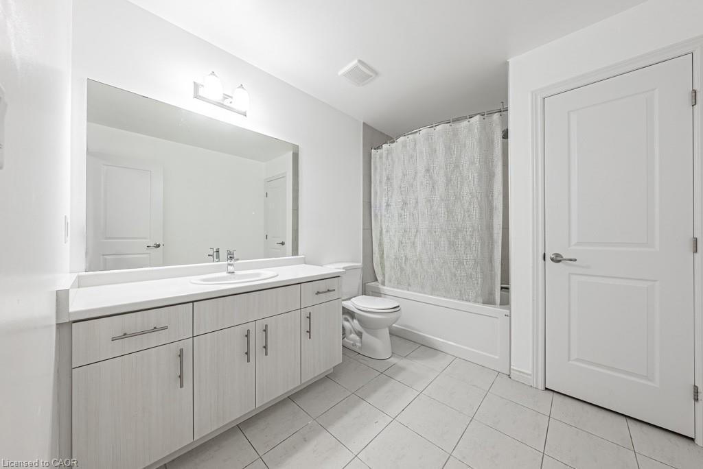 462 Blackburn Drive, Brantford, ON - Indoor Photo Showing Bathroom