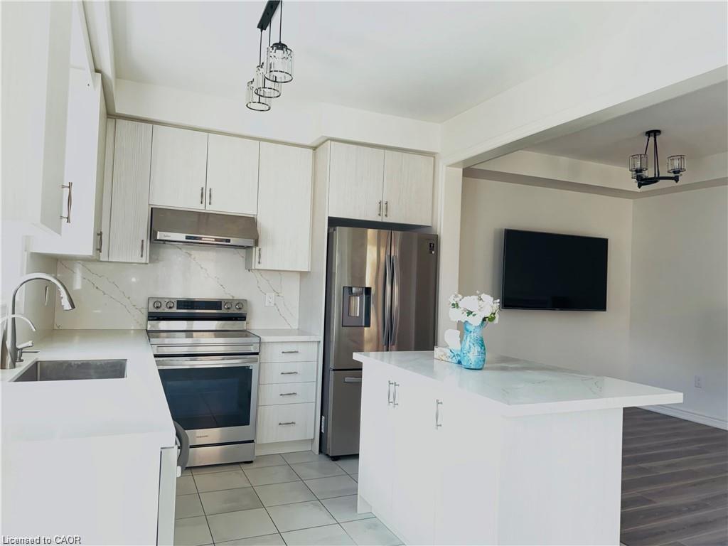 112 Skinner Road, Hamilton, ON - Indoor Photo Showing Kitchen With Stainless Steel Kitchen With Upgraded Kitchen