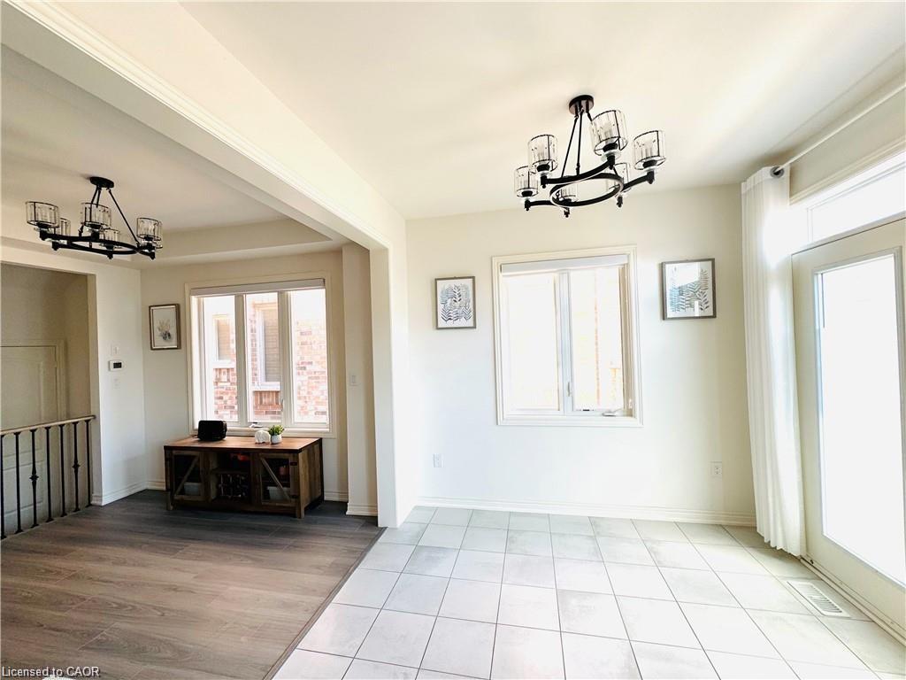 112 Skinner Road, Hamilton, ON - Indoor Photo Showing Other Room