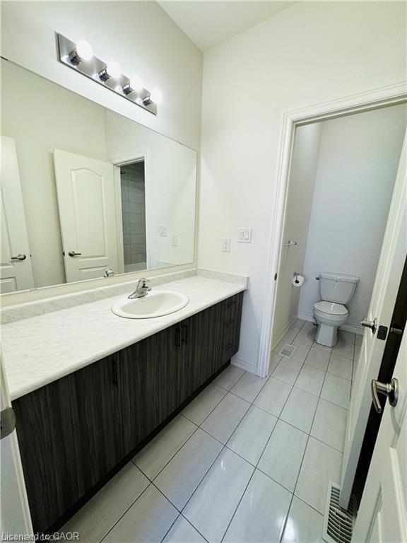 112 Skinner Road, Hamilton, ON - Indoor Photo Showing Bathroom