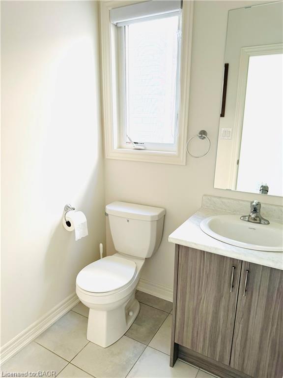 112 Skinner Road, Hamilton, ON - Indoor Photo Showing Bathroom