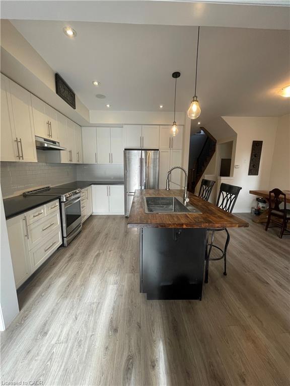 35-1890 Rymal Road E, Hamilton, ON - Indoor Photo Showing Kitchen With Double Sink With Upgraded Kitchen